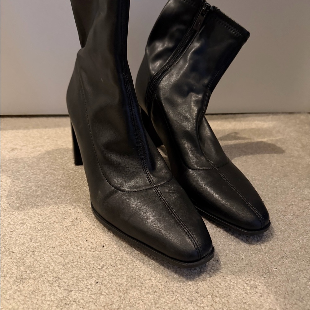 Stradivarius Black leather Matte ankle boots with side zip